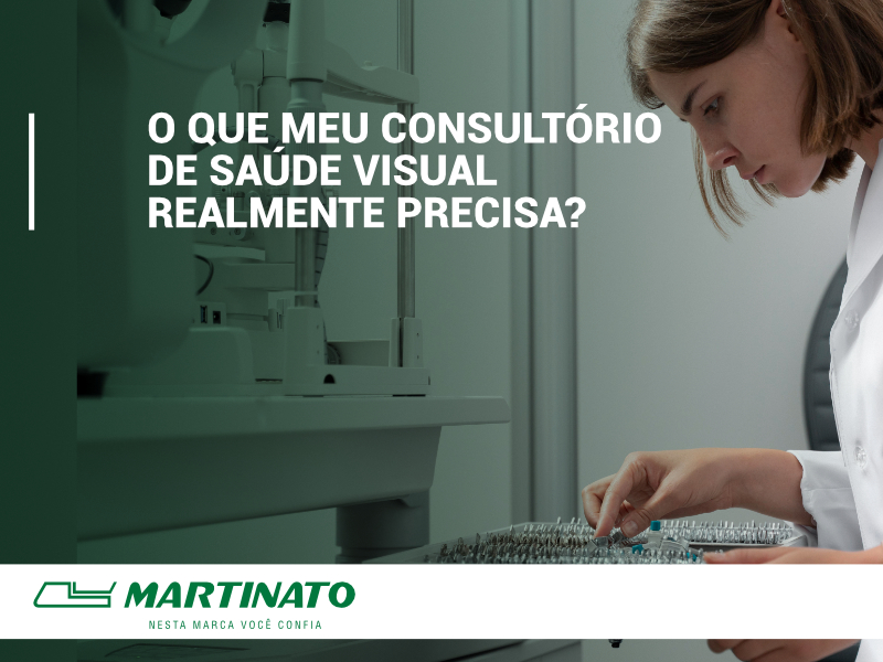 Profissional da visão analisando seus equipamentos